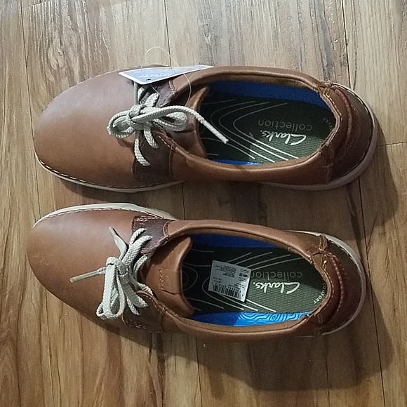 Clarks Brown Oxfords with Leather Upper and Minimalist Design - Picture 8 of 8